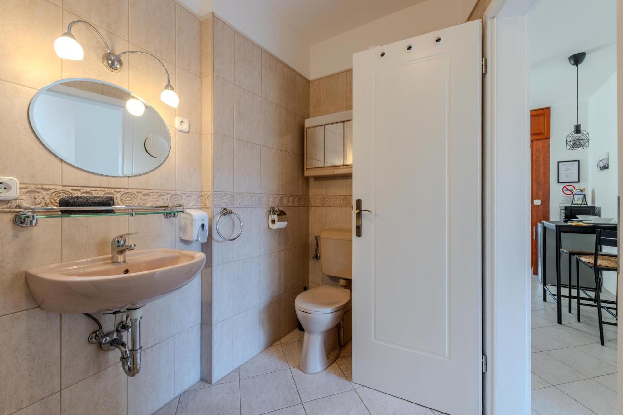 Cozy Flat In The Heart Of Buda Budapest Exteriör bild