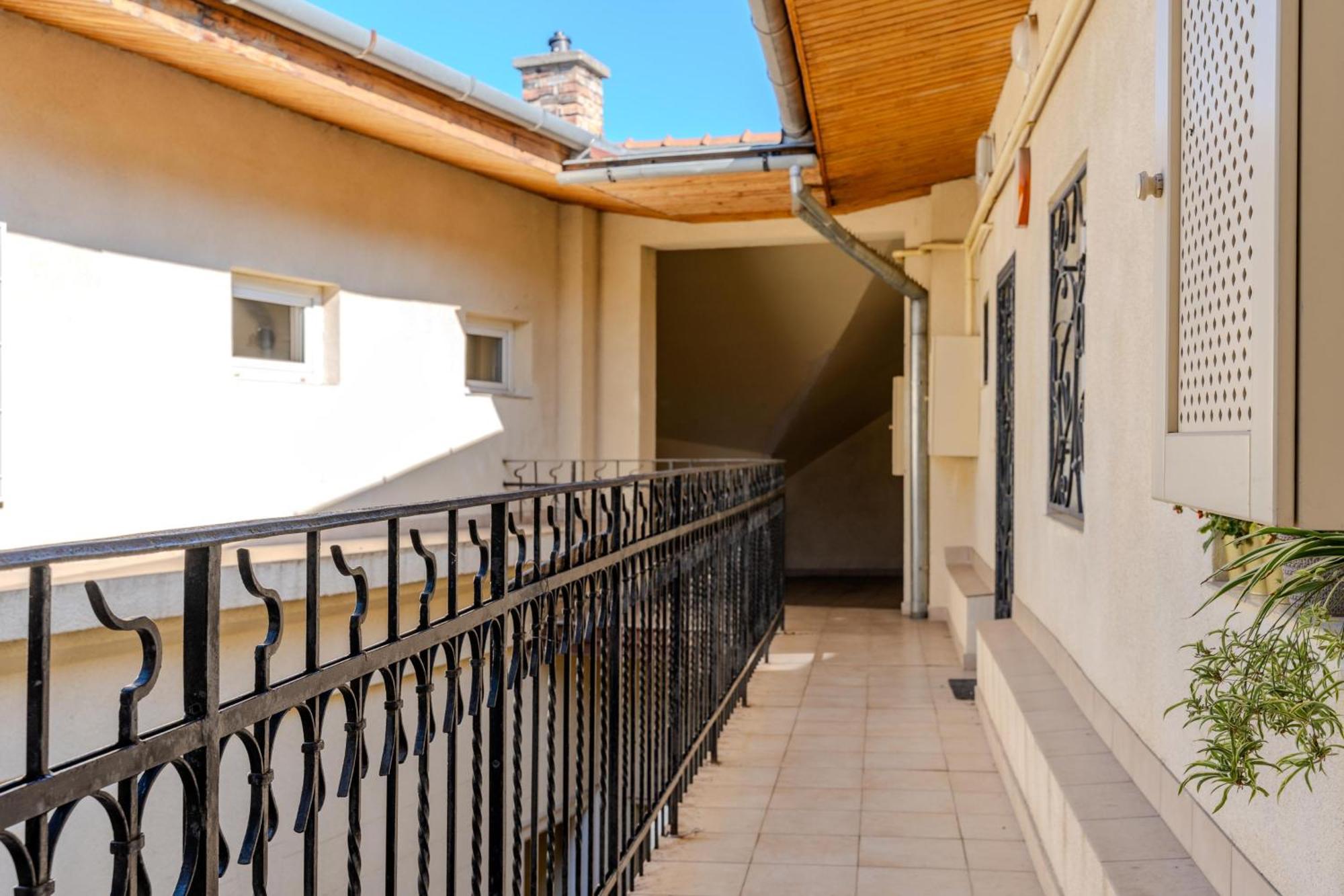Cozy Flat In The Heart Of Buda Budapest Exteriör bild